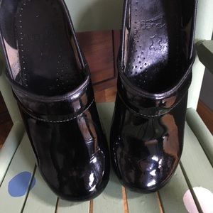 Size 36 Dansko patent leather shoes.